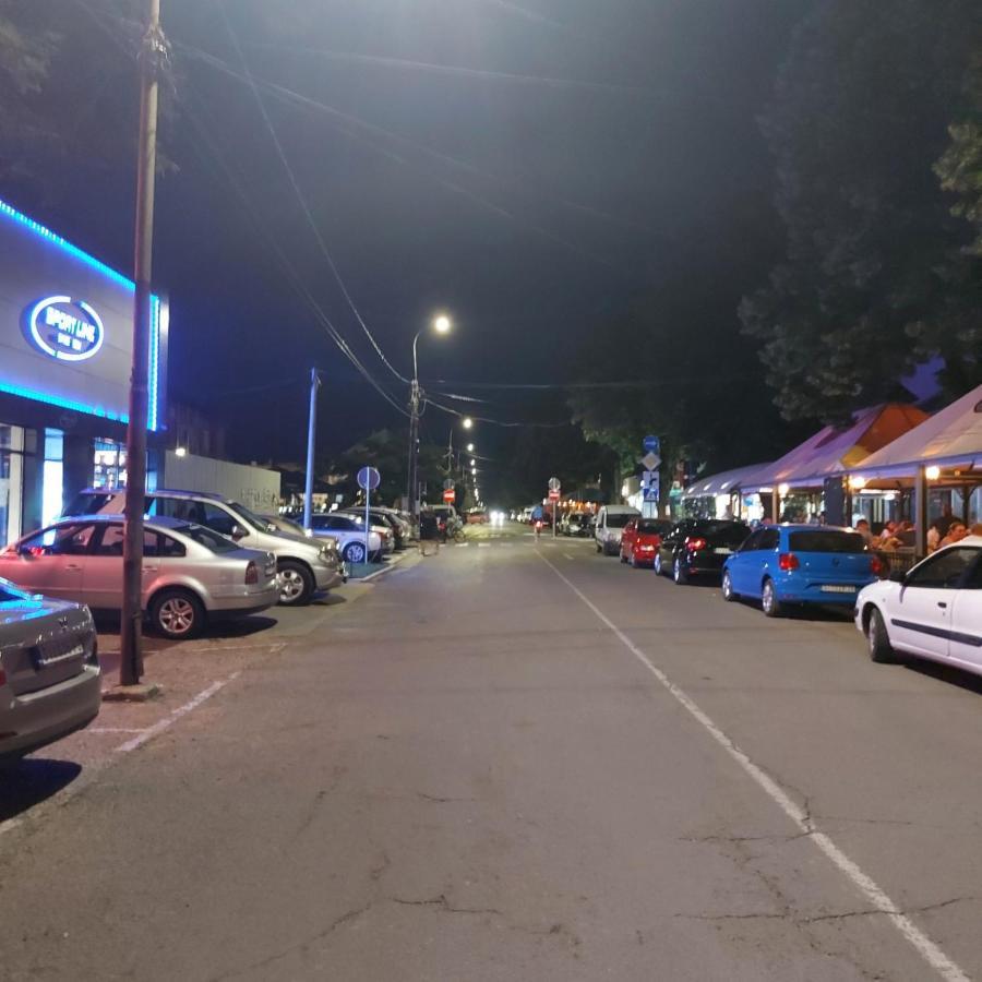 Apartman U Centru Šid Esterno foto