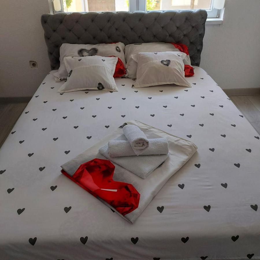 Appartamento Apartman U Centru Šid Esterno foto