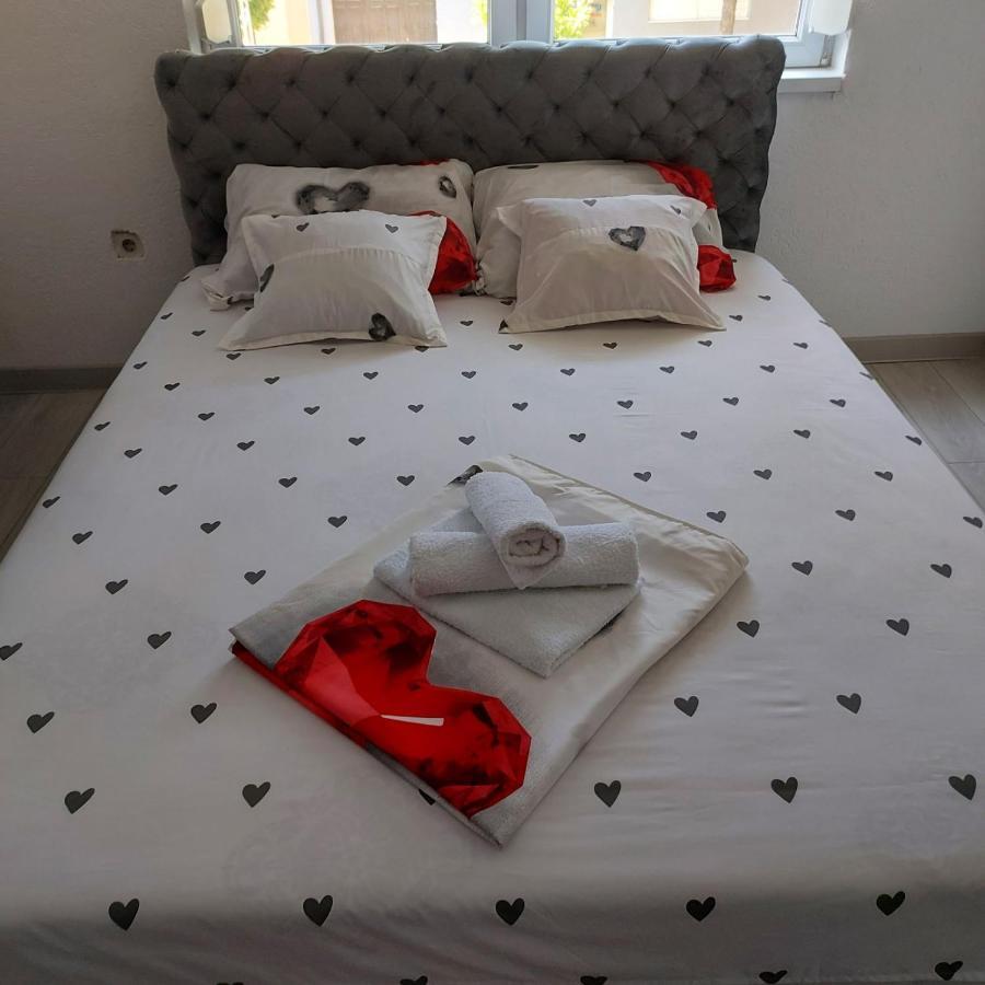 Apartman U Centru Šid Esterno foto