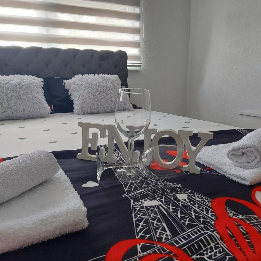 Apartman U Centru Šid Esterno foto