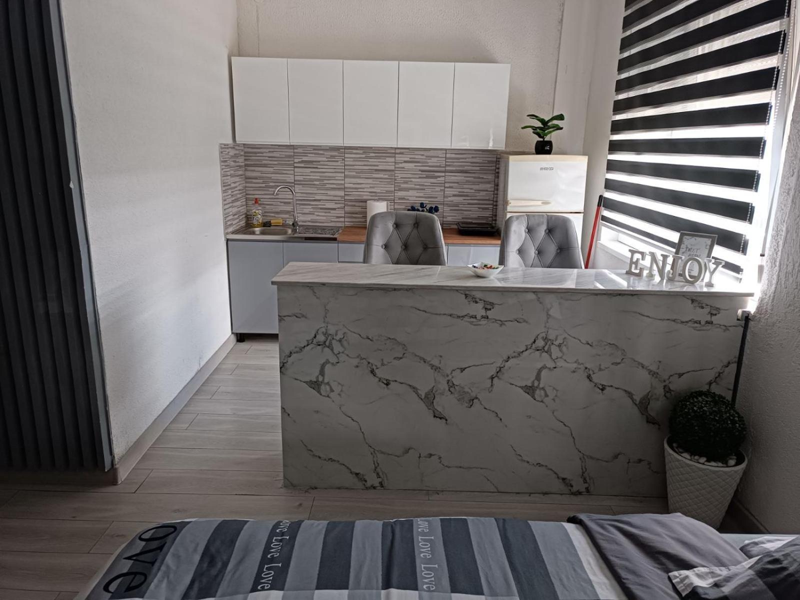 Appartamento Apartman U Centru Šid Esterno foto