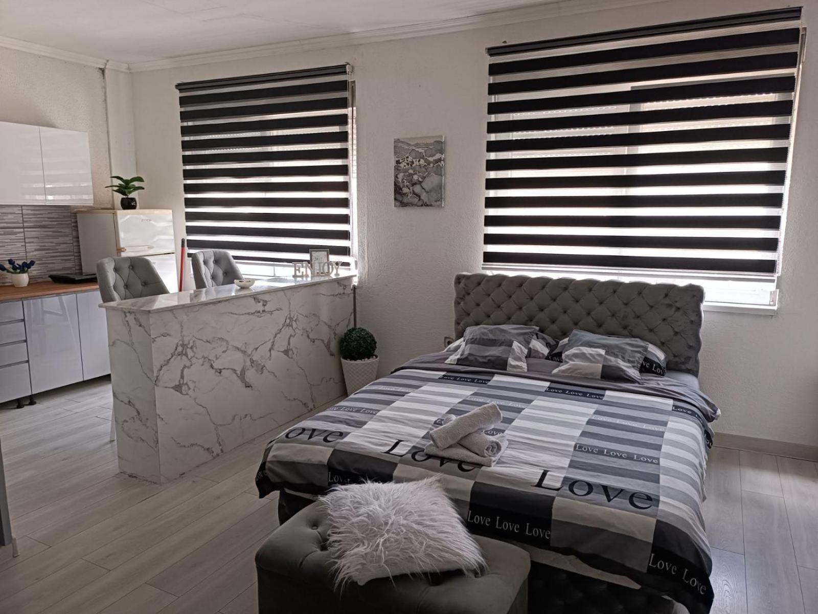 Apartman U Centru Šid Esterno foto