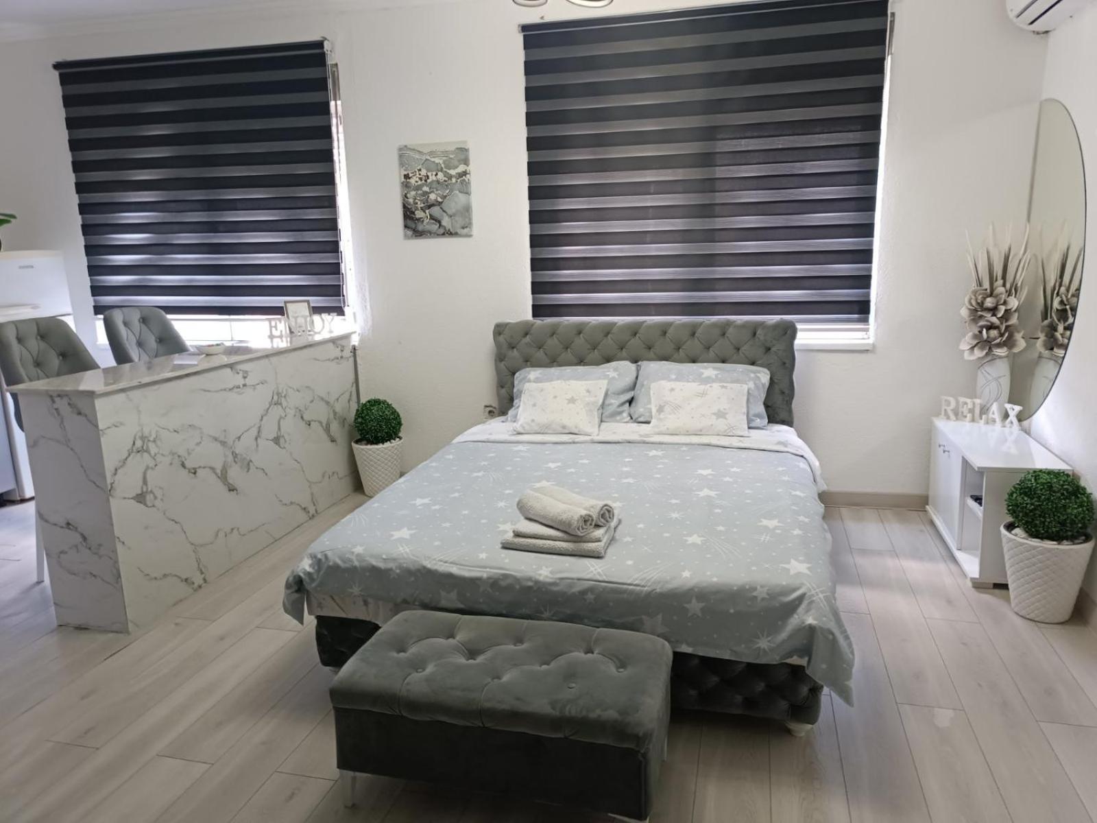 Appartamento Apartman U Centru Šid Esterno foto